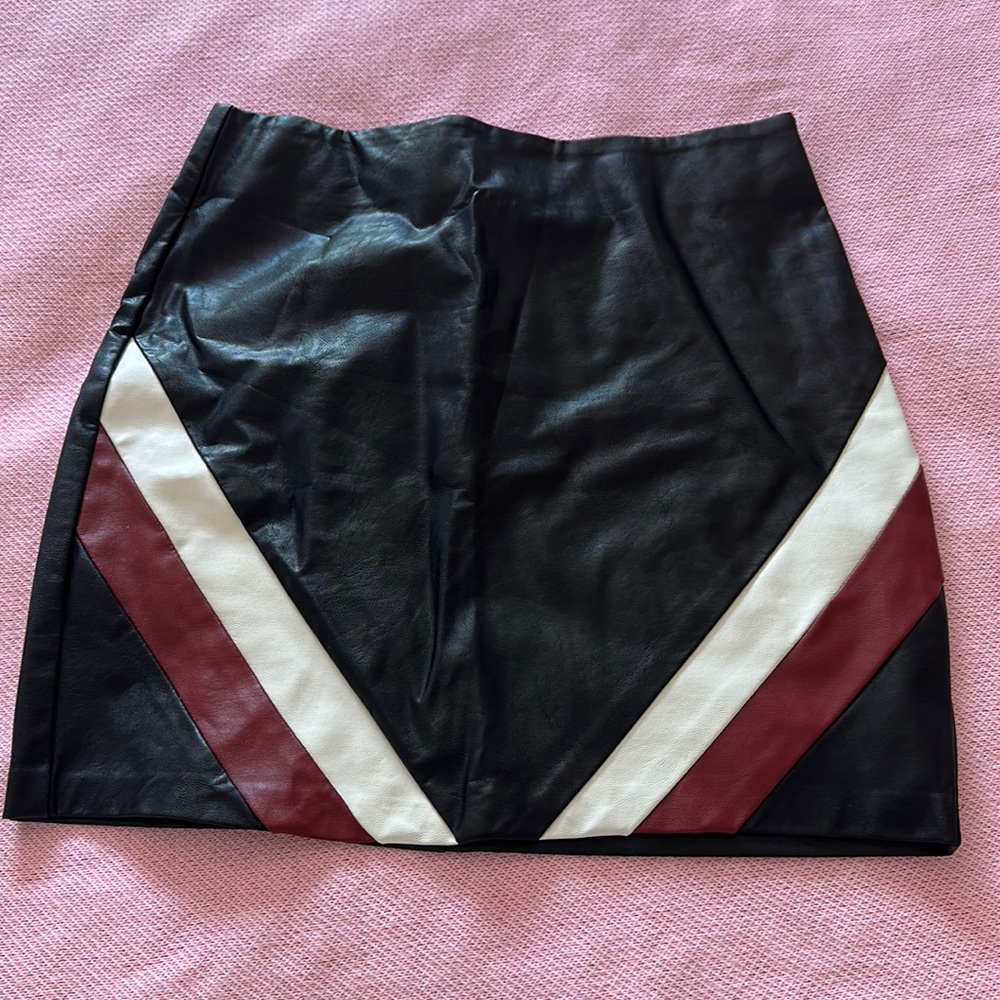 Verá & Lucy black lether skirt with red & white
